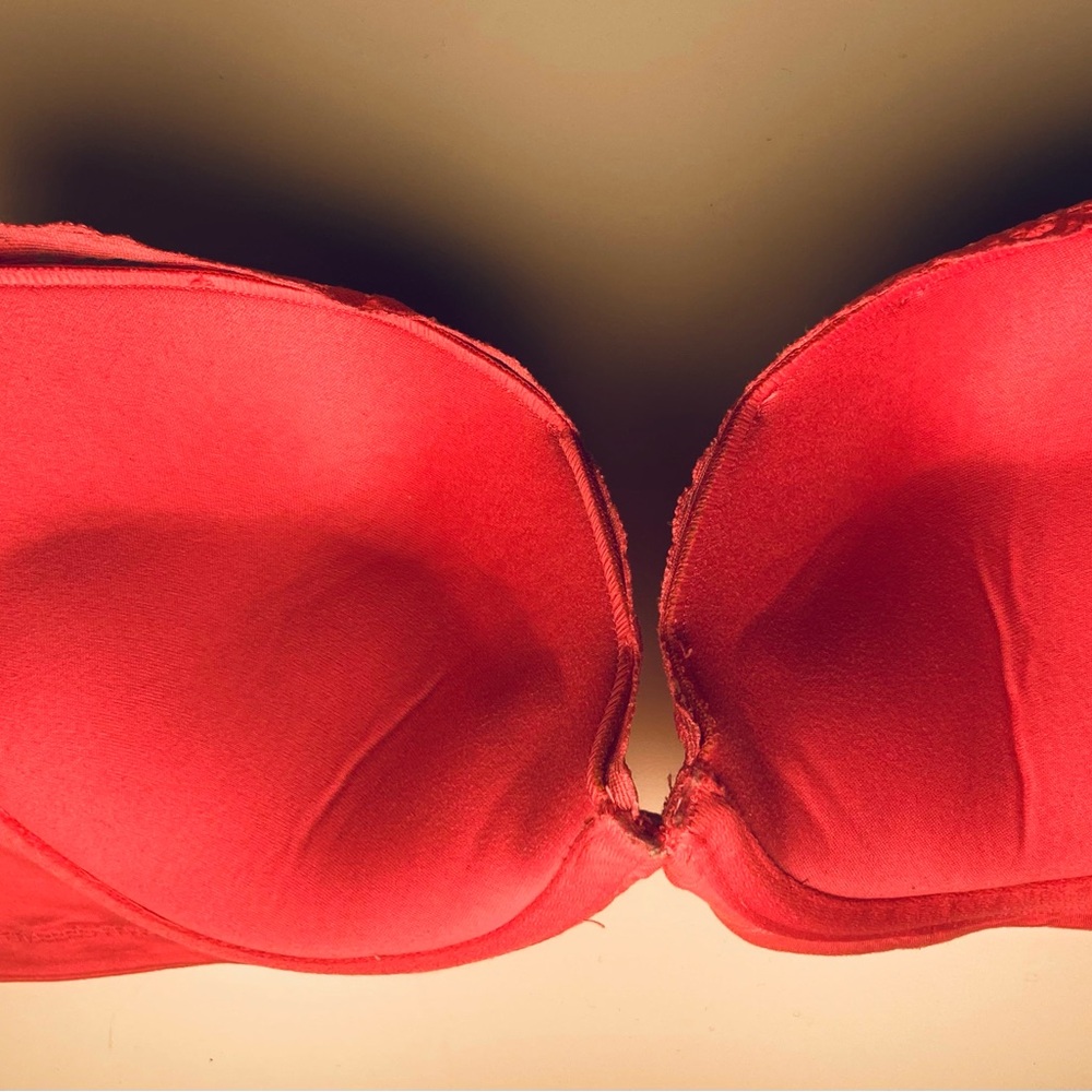Elegant vibrant pink Push-Up Bra with lace accents - Picture 2 of 2